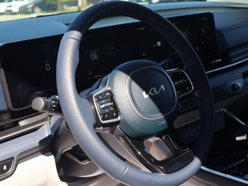 New 2026 Kia Carnival EX FWD image 25