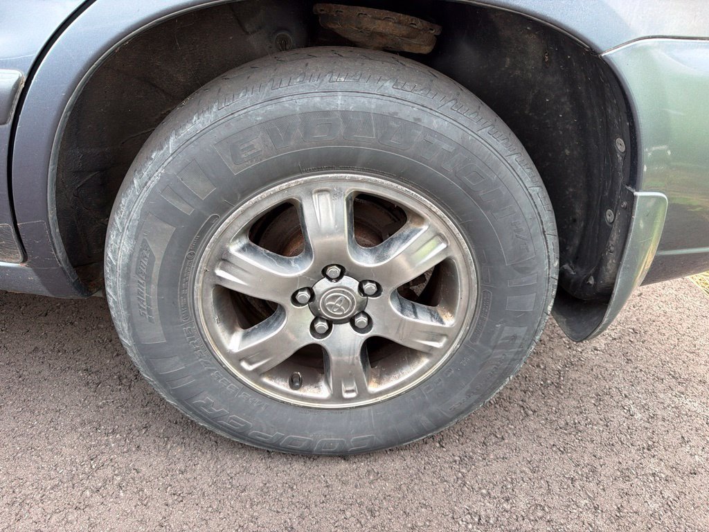 Used 2005 Toyota Highlander 2WD V6 w/ 3rd Row image 8