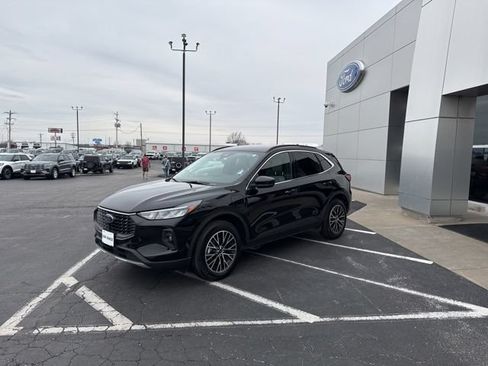Used 2025 Ford Escape SE FWD image 1