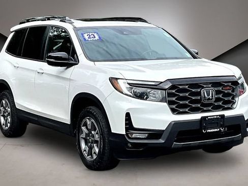Used 2023 Honda Passport TrailSport image 3