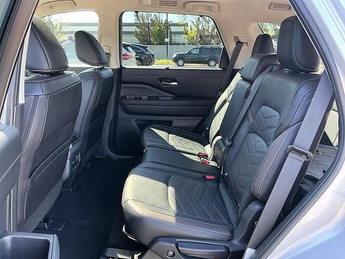 Certified 2024 Nissan Pathfinder Platinum w/ Cargo Package AWD/4WD image 23