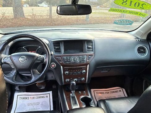 Used 2018 Nissan Pathfinder Platinum image 10