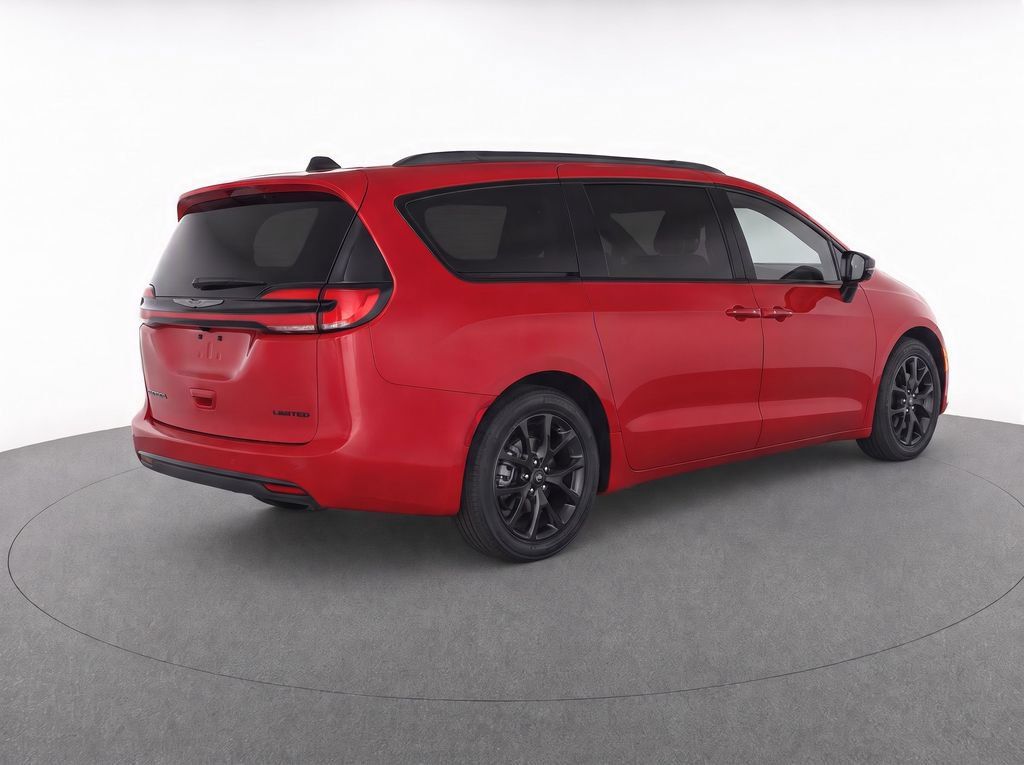 Used 2025 Chrysler Pacifica Limited FWD image 9
