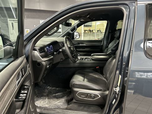 Used 2024 Jeep Wagoneer Series II AWD/4WD image 11