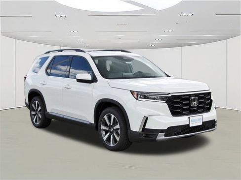 New 2025 Honda Pilot Touring image 1