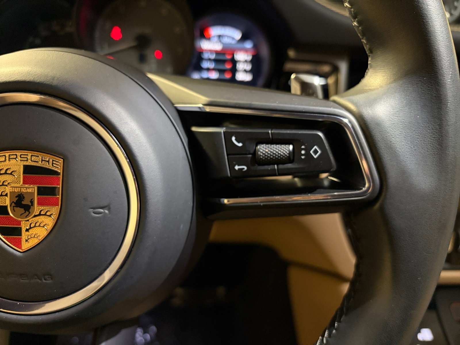 Certified 2023 Porsche Macan S AWD/4WD image 38
