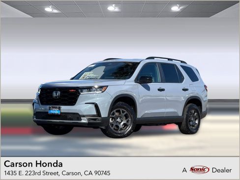 Certified 2025 Honda Pilot TrailSport image 1