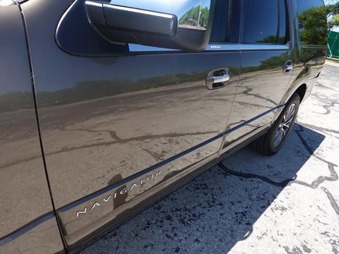 Used 2016 Lincoln Navigator L Select image 10