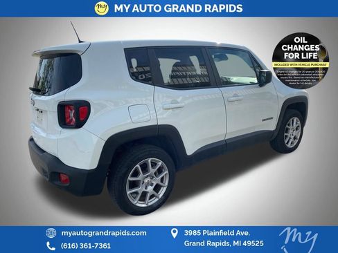 Used 2023 Jeep Renegade Latitude AWD/4WD image 5