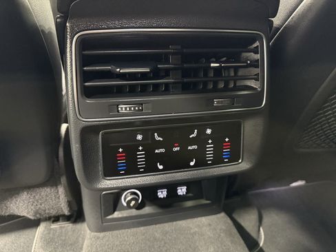 Used 2020 Audi Q8 Prestige image 21