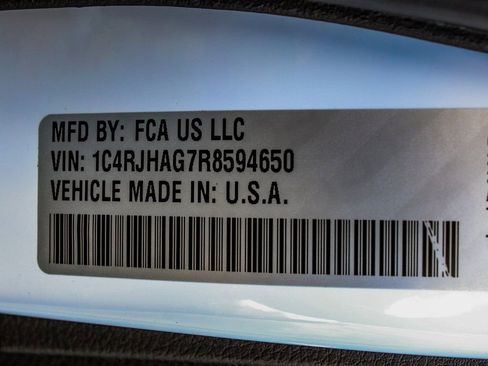 Used 2024 Jeep Grand Cherokee Altitude image 14