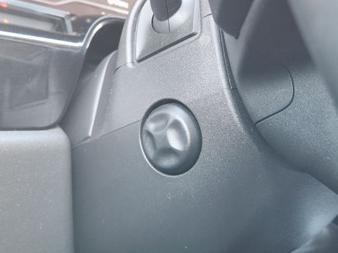 Used 2025 GMC Sierra 1500 SLT image 27