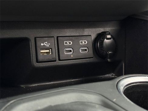 Used 2024 Toyota Highlander LE image 21