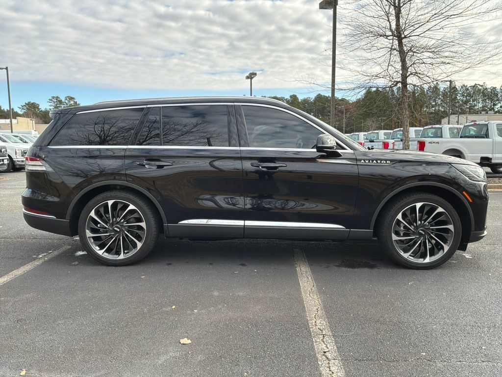 Certified 2025 Lincoln Aviator Reserve w/ Illumination Package RWD image 4