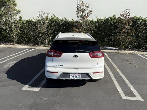 Used 2017 Kia Niro Touring w/ Advanced Technology Package image 10