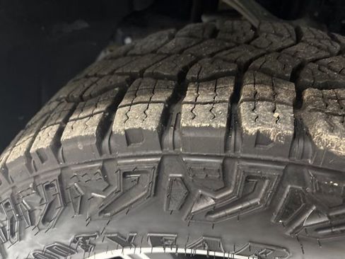 Used 2025 GMC Sierra 1500 AT4 image 39