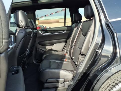 Used 2022 Cadillac XT6 Premium Luxury image 13