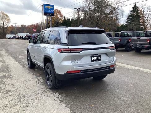 New 2025 Jeep Grand Cherokee Altitude image 5