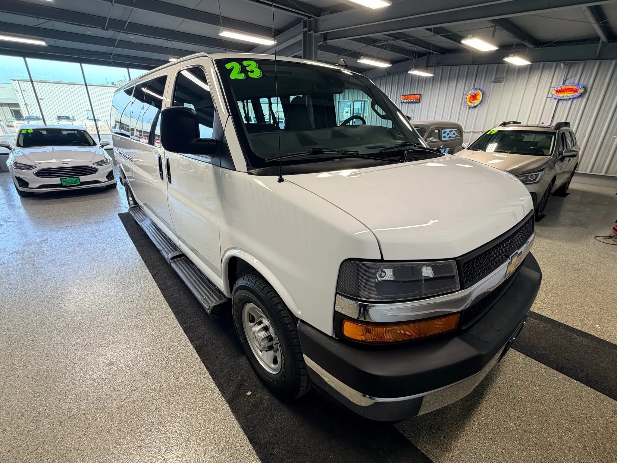 Used 2023 Chevrolet Express 3500 LT w/ LT Preferred Equipment Group RWD image 2