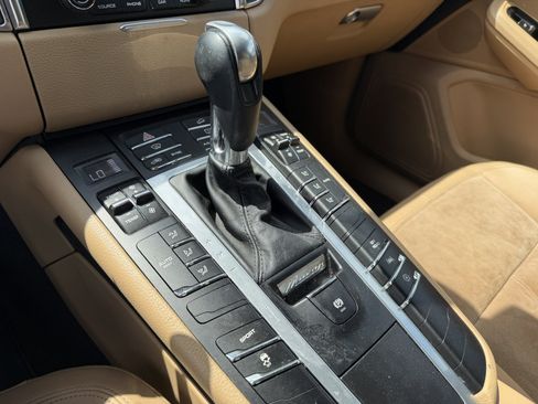 Used 2018 Porsche Macan AWD/4WD image 13
