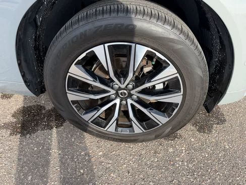 Used 2024 Volvo XC60 B5 Plus w/ Protection Package Premier image 12