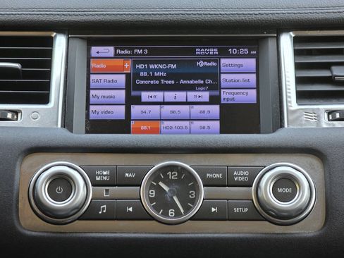 Used 2013 Land Rover Range Rover Sport HSE AWD/4WD image 24