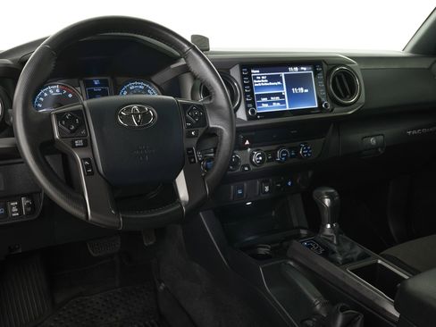 Used 2020 Toyota Tacoma TRD Sport AWD/4WD image 14