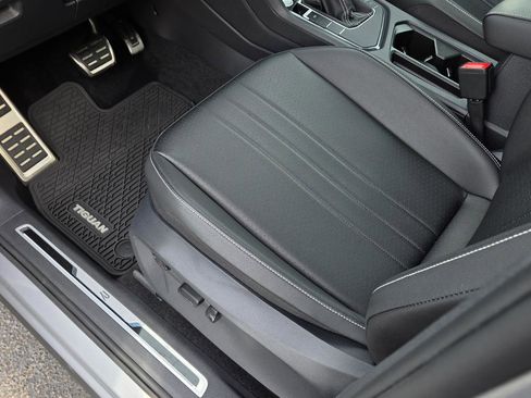 Used 2023 Volkswagen Tiguan SE R-Line image 20