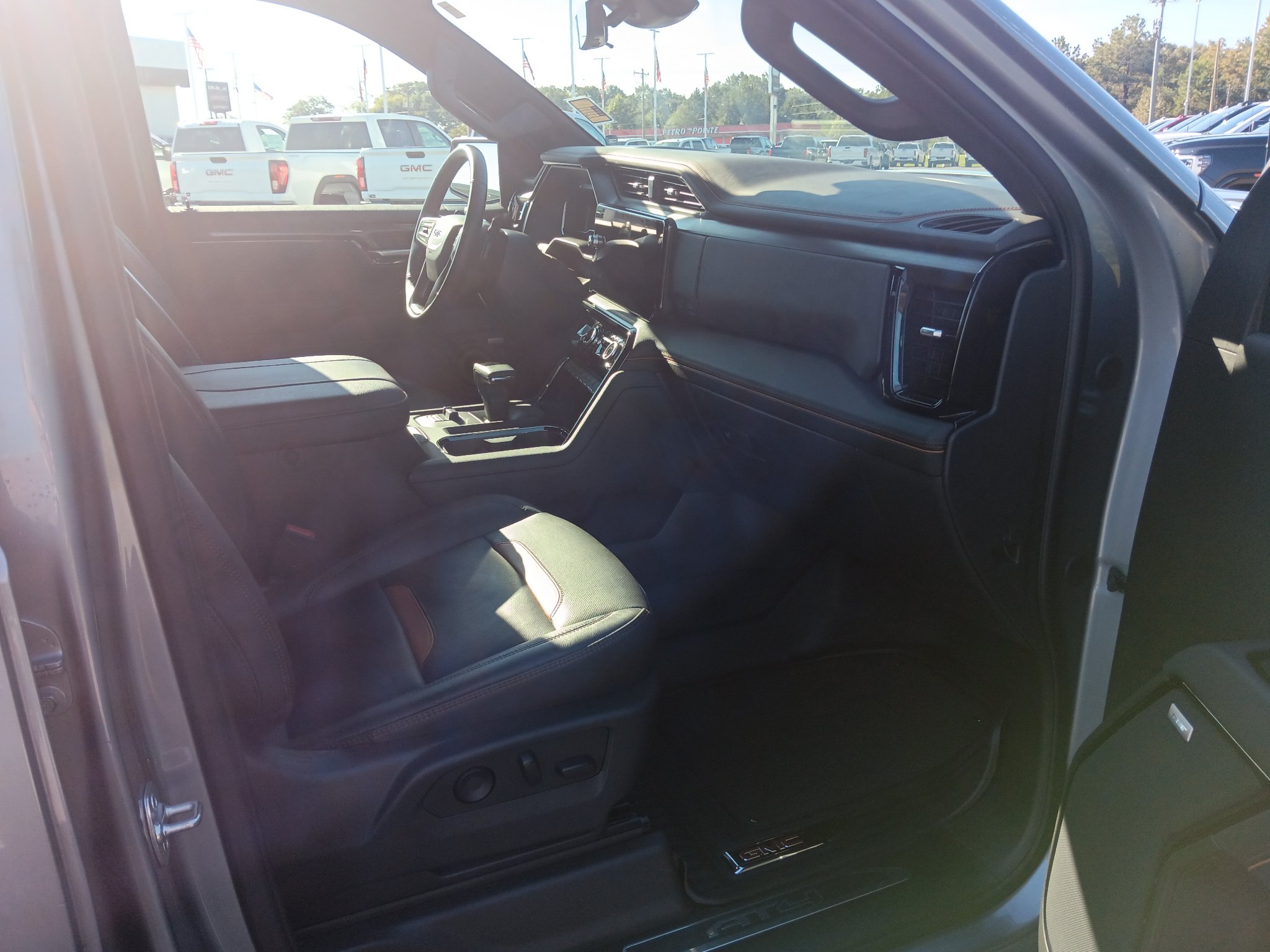 Used 2025 GMC Sierra 1500 AT4 w/ AT4 Premium Package AWD/4WD image 22