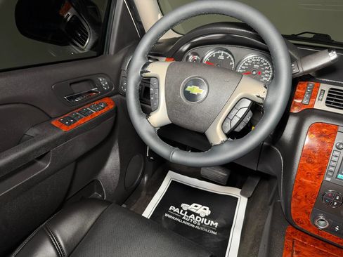 Used 2013 Chevrolet Avalanche LTZ RWD image 9