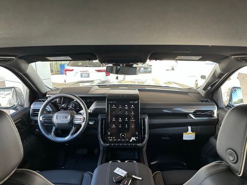 New 2026 GMC Yukon XL Elevation image 21