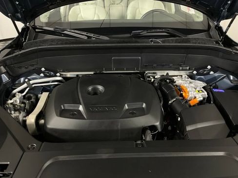 Certified 2025 Volvo XC90 T8 Plus w/ Protection Package Premier AWD/4WD image 42
