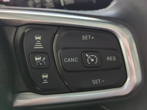 Used 2025 Jeep Wrangler Unlimited Sahara AWD/4WD image 19