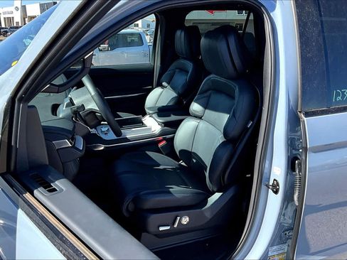 New 2025 Lincoln Navigator Reserve w/ Jet Appearance Package image 9