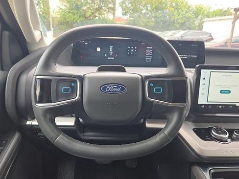 Used 2025 Ford Expedition Active AWD/4WD image 23