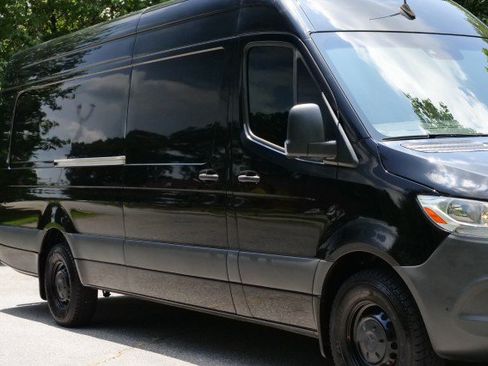 Used 2022 Mercedes-Benz Sprinter 2500 image 38