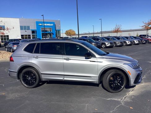 Used 2022 Volkswagen Tiguan SE R-Line image 5
