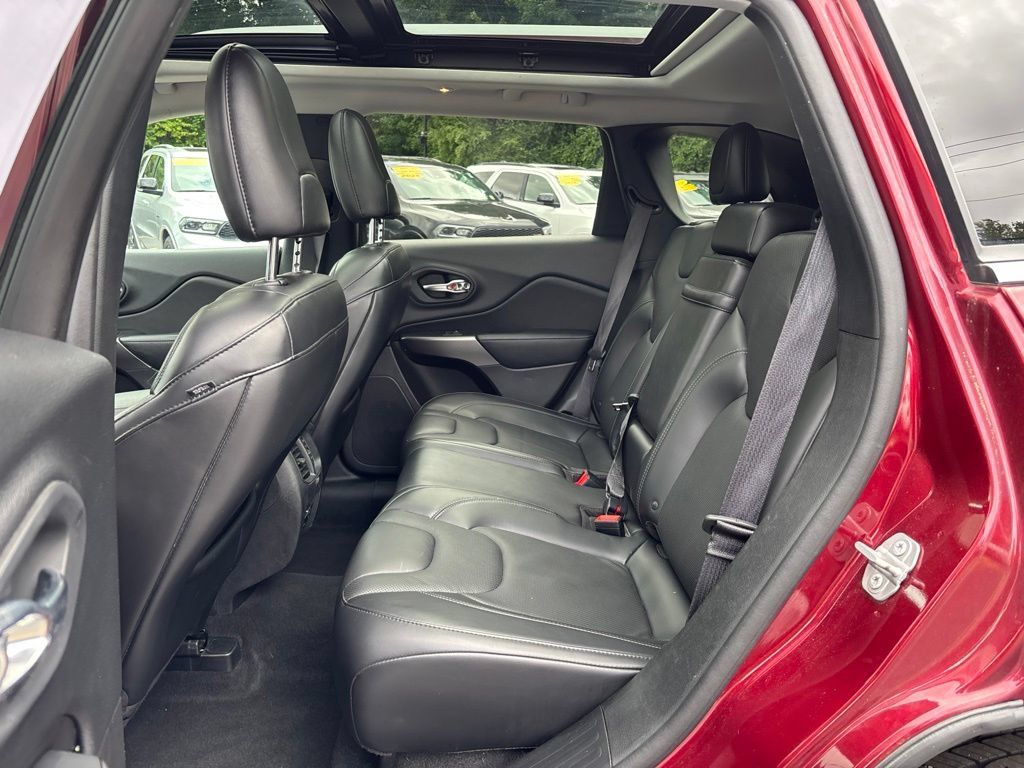 Used 2019 Jeep Cherokee Limited w/ Technology Group AWD/4WD image 15