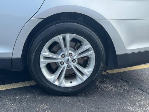 Used 2018 Ford Taurus SEL w/ Equipment Group 201A FWD image 7
