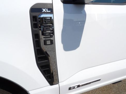 Used 2025 Ford F250 XL w/ XL Driver Assist Package AWD/4WD image 39