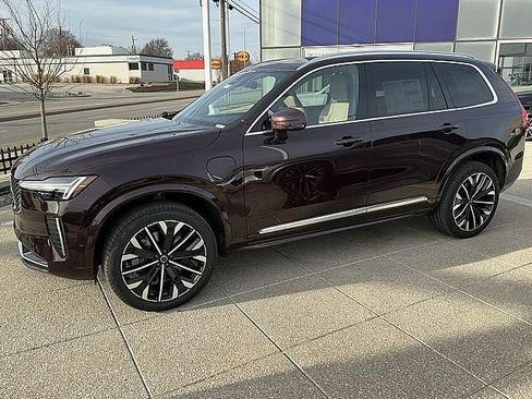 New 2026 Volvo XC90 T8 Plus w/ Protection Package Premier image 11