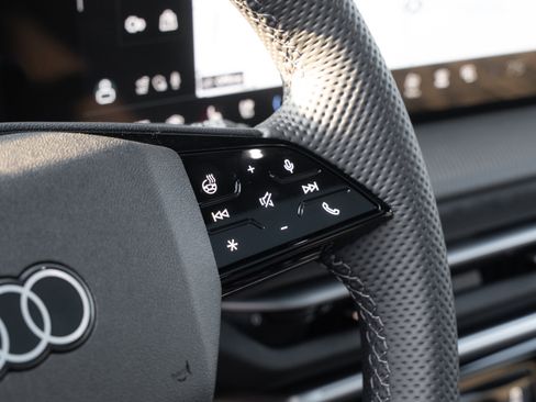 New 2025 Audi SQ5 Prestige image 12