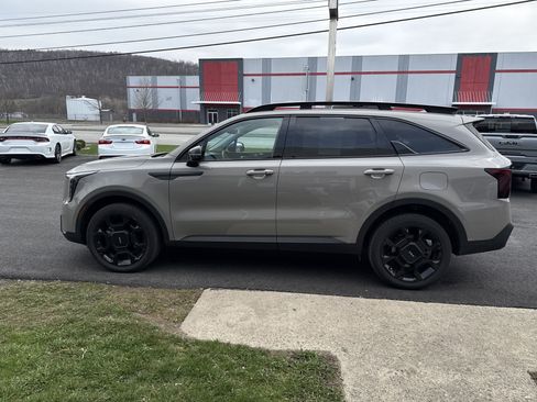 Used 2024 Kia Sorento X-Line EX image 3