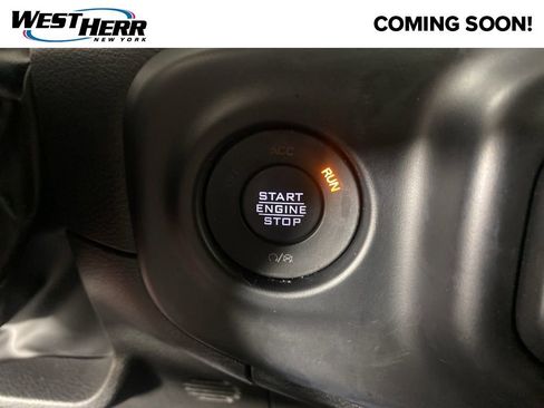 Used 2022 Jeep Wrangler Unlimited Sahara w/ Cold Weather Group AWD/4WD image 10
