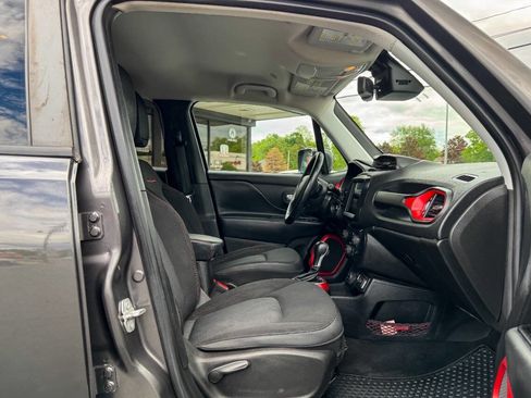 Used 2019 Jeep Renegade Trailhawk w/ UConnect 8.4 Nav Group AWD/4WD image 14
