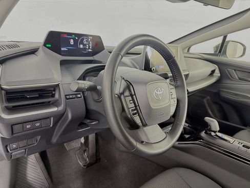 Used 2025 Toyota Prius LE FWD image 15
