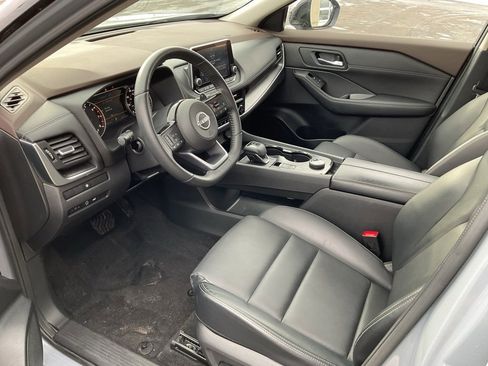 Used 2023 Nissan Rogue SV w/ SV Premium B Package image 10