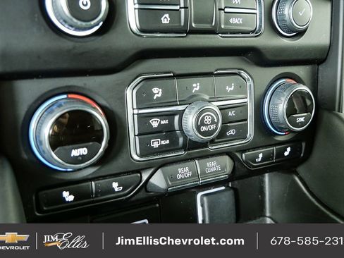 Used 2024 Chevrolet Suburban LT image 17