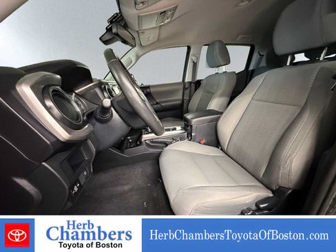 Used 2019 Toyota Tacoma SR5 AWD/4WD image 6