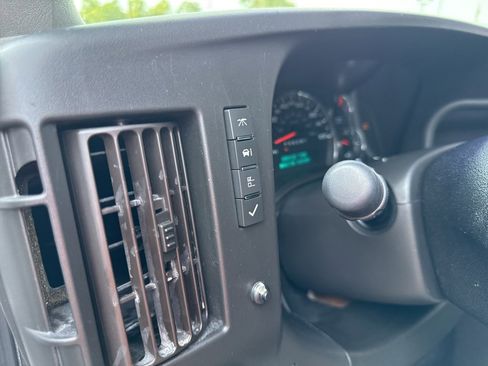 Used 2019 Chevrolet Express 2500 image 21